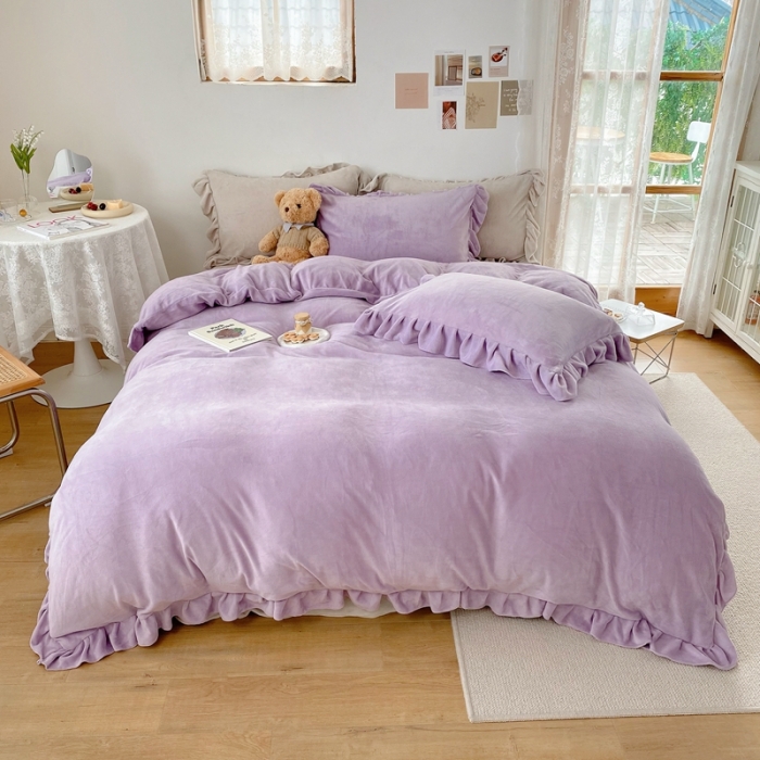 91家纺网 家纺一手货源 找家纺 六巷胡同 2021新款牛奶绒ins混搭花边款四件套 淡紫浅灰