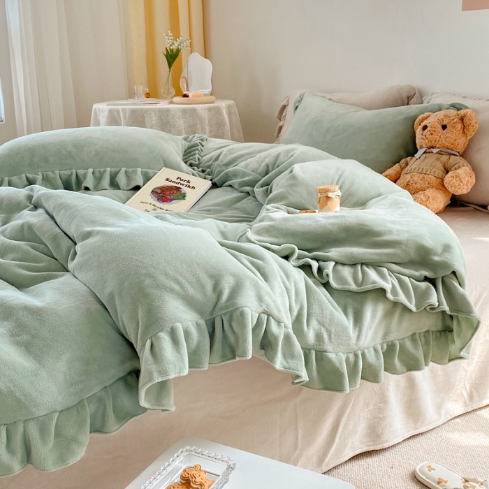 91家纺网 家纺一手货源 找家纺 六巷胡同 2021新款牛奶绒ins混搭花边款四件套 豆绿浅灰