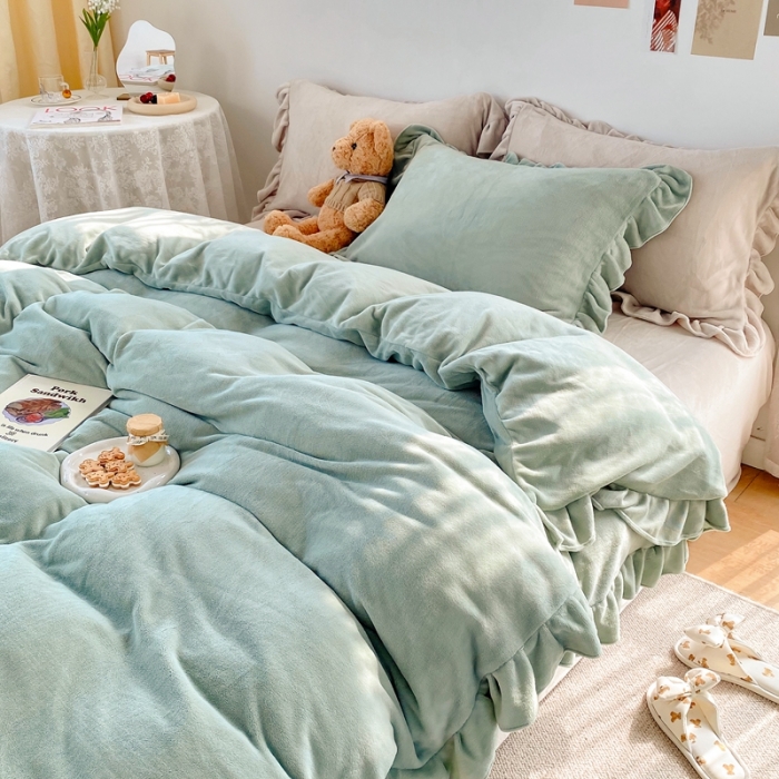 91家纺网 家纺一手货源 找家纺 六巷胡同 2021新款牛奶绒ins混搭花边款四件套 豆绿浅灰