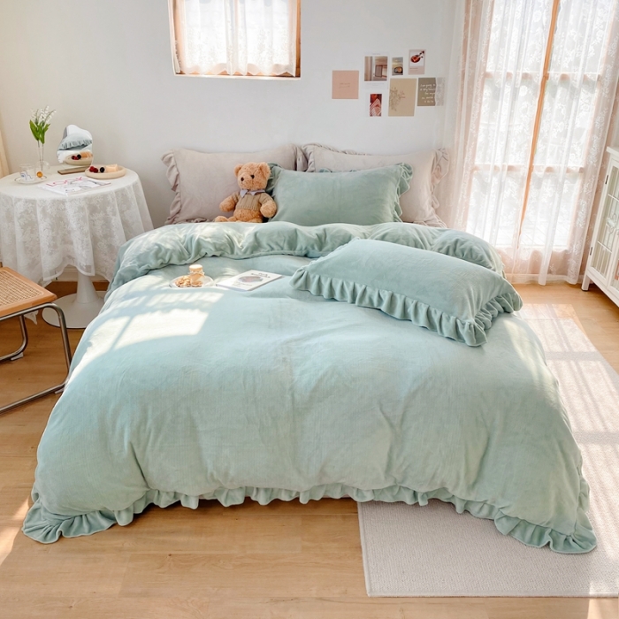 91家纺网 家纺一手货源 找家纺 六巷胡同 2021新款牛奶绒ins混搭花边款四件套 豆绿浅灰