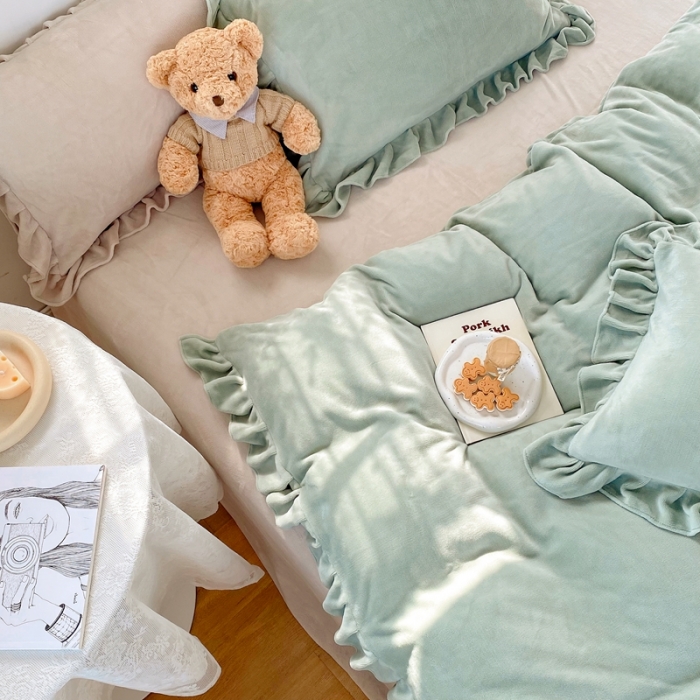 91家纺网 家纺一手货源 找家纺 六巷胡同 2021新款牛奶绒ins混搭花边款四件套 豆绿浅灰