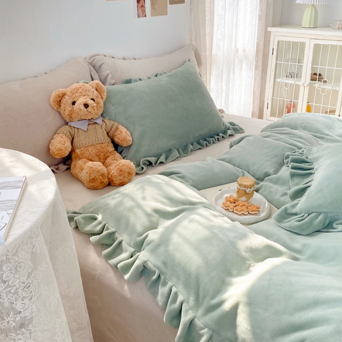 91家纺网 家纺一手货源 找家纺 六巷胡同 2021新款牛奶绒ins混搭花边款四件套 豆绿浅灰