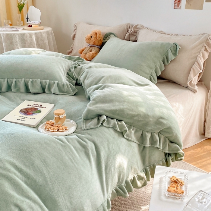 91家纺网 家纺一手货源 找家纺 六巷胡同 2021新款牛奶绒ins混搭花边款四件套 豆绿浅灰