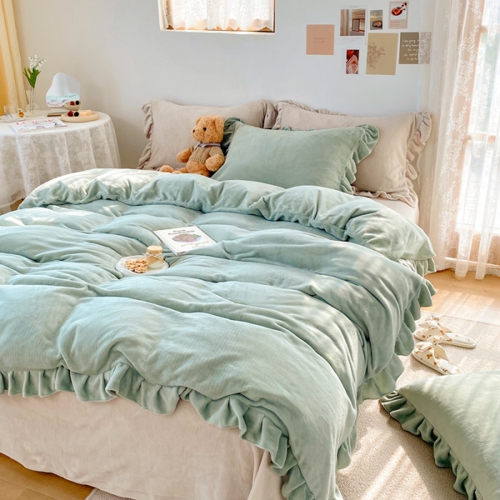 91家纺网 家纺一手货源 找家纺 六巷胡同 2021新款牛奶绒ins混搭花边款四件套 豆绿浅灰