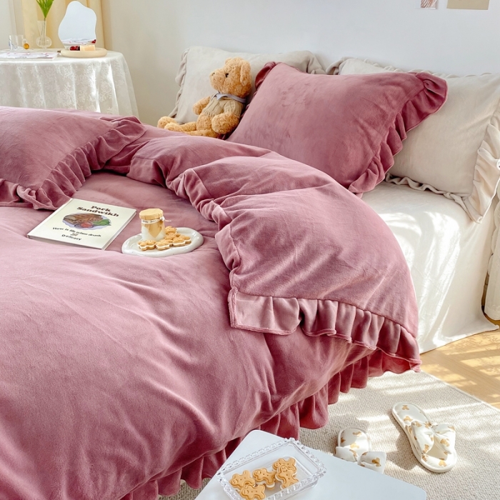 91家纺网 家纺一手货源 找家纺 六巷胡同 2021新款牛奶绒ins混搭花边款四件套 酒红浅灰