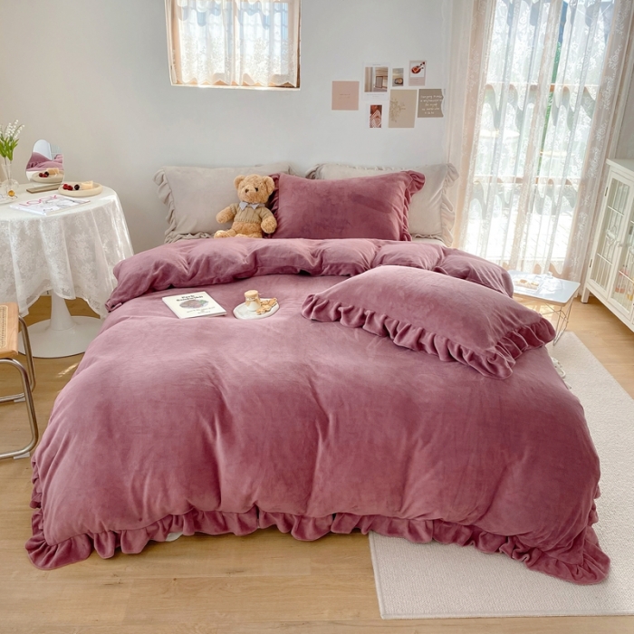 91家纺网 家纺一手货源 找家纺 六巷胡同 2021新款牛奶绒ins混搭花边款四件套 酒红浅灰