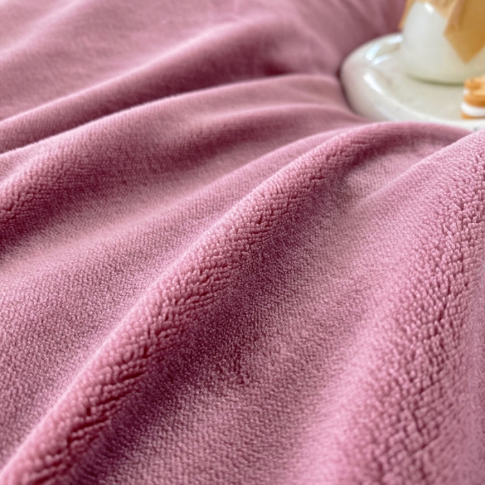 91家纺网 家纺一手货源 找家纺 六巷胡同 2021新款牛奶绒ins混搭花边款四件套 酒红浅灰