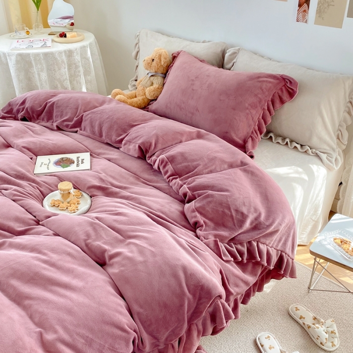 91家纺网 家纺一手货源 找家纺 六巷胡同 2021新款牛奶绒ins混搭花边款四件套 酒红浅灰