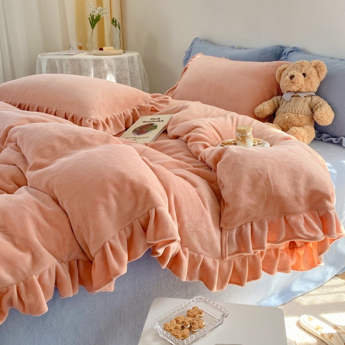 91家纺网 家纺一手货源 找家纺 六巷胡同 2021新款牛奶绒ins混搭花边款四件套 橘粉雾蓝