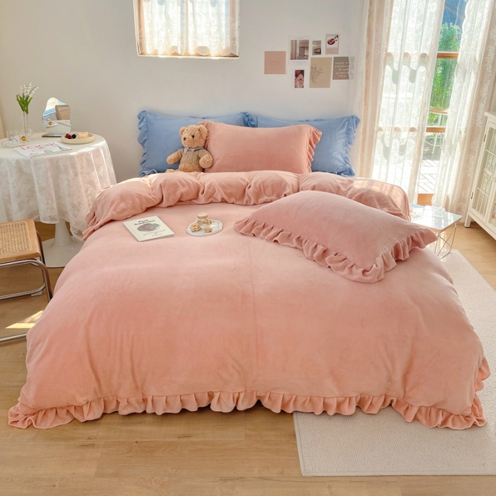 91家纺网 家纺一手货源 找家纺 六巷胡同 2021新款牛奶绒ins混搭花边款四件套 橘粉雾蓝