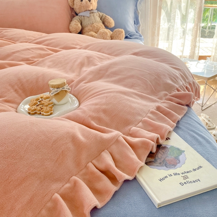 91家纺网 家纺一手货源 找家纺 六巷胡同 2021新款牛奶绒ins混搭花边款四件套 橘粉雾蓝