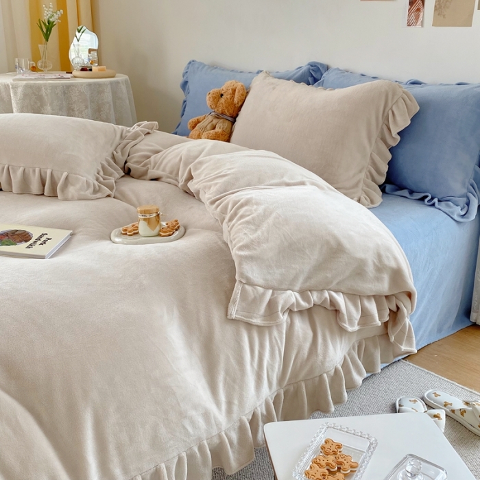 91家纺网 家纺一手货源 找家纺 六巷胡同 2021新款牛奶绒ins混搭花边款四件套 浅灰雾蓝