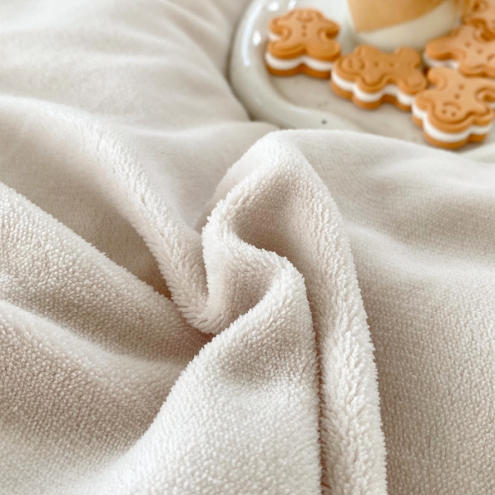 91家纺网 家纺一手货源 找家纺 六巷胡同 2021新款牛奶绒ins混搭花边款四件套 浅灰雾蓝