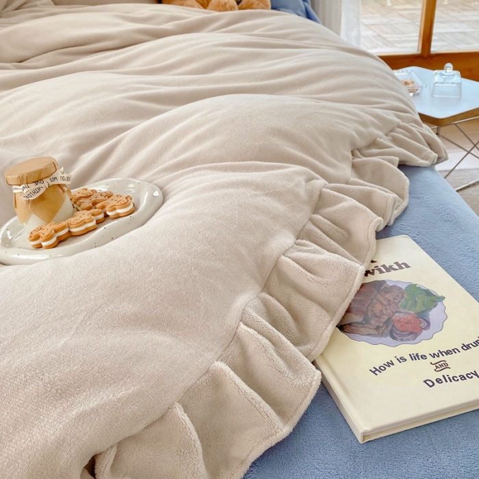 91家纺网 家纺一手货源 找家纺 六巷胡同 2021新款牛奶绒ins混搭花边款四件套 浅灰雾蓝