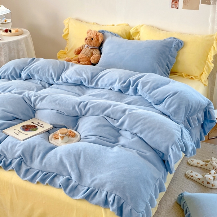 91家纺网 家纺一手货源 找家纺 六巷胡同 2021新款牛奶绒ins混搭花边款四件套 雾蓝奶黄