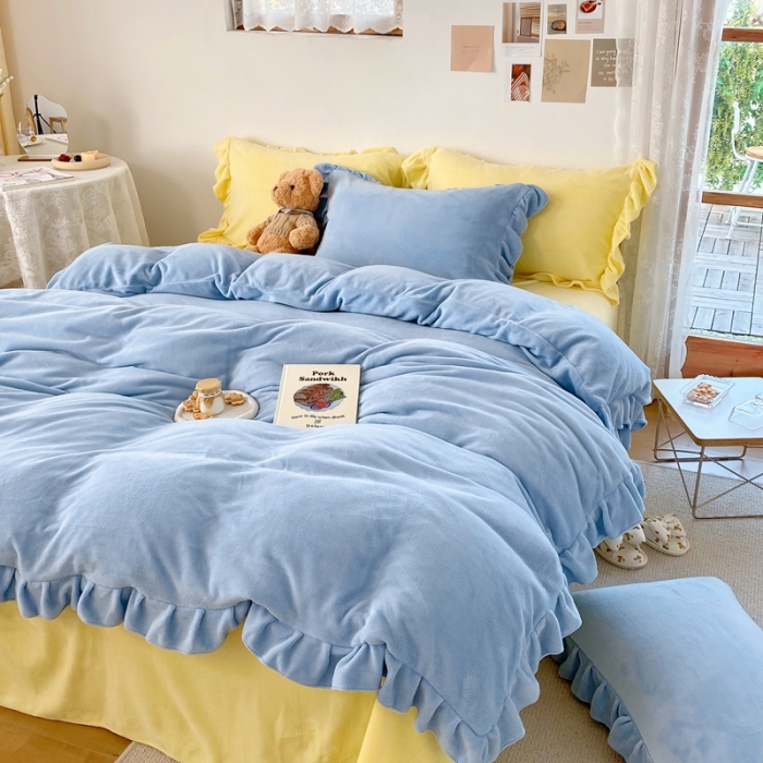 91家纺网 家纺一手货源 找家纺 六巷胡同 2021新款牛奶绒ins混搭花边款四件套 雾蓝奶黄