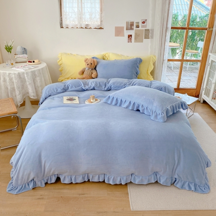 91家纺网 家纺一手货源 找家纺 六巷胡同 2021新款牛奶绒ins混搭花边款四件套 雾蓝奶黄