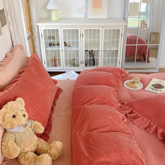 91家纺网 家纺一手货源 找家纺 六巷胡同 2021新款牛奶绒ins混搭花边款四件套 砖红橘粉