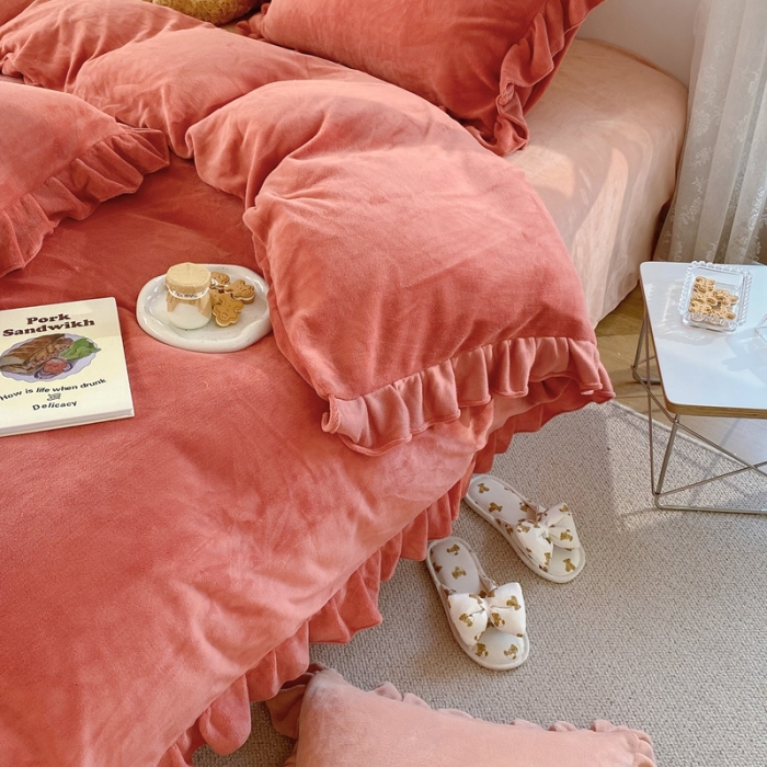 91家纺网 家纺一手货源 找家纺 六巷胡同 2021新款牛奶绒ins混搭花边款四件套 砖红橘粉