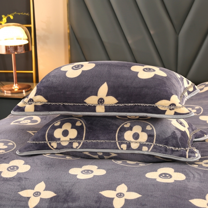 91家纺网 家纺一手货源 找家纺 冉美家纺 2021新款牛奶绒四件套 四叶草