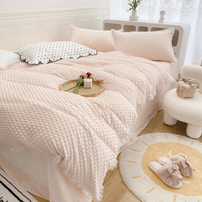 91家纺网 家纺一手货源 找家纺 玛奇朵2021新款豆豆绒珍珠款四件套-梦露系列 梦露-婴儿粉