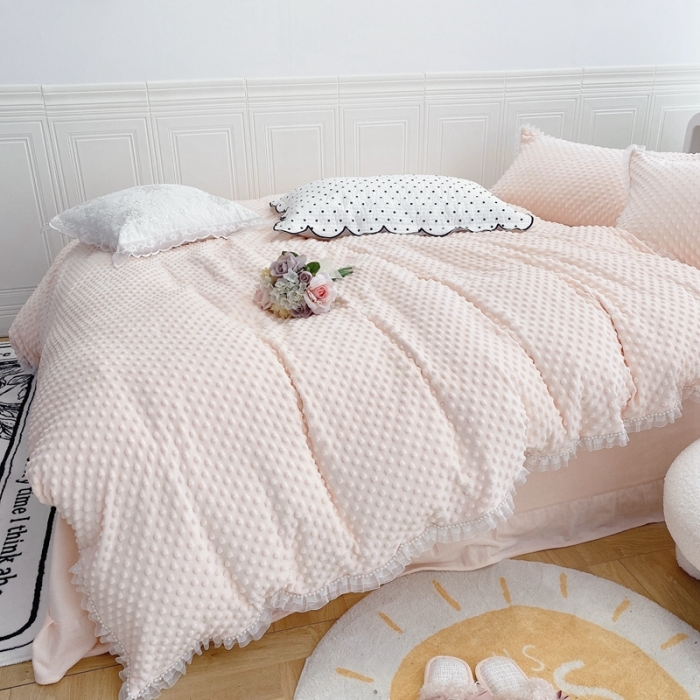 91家纺网 家纺一手货源 找家纺 玛奇朵2021新款豆豆绒珍珠款四件套-梦露系列 梦露-婴儿粉