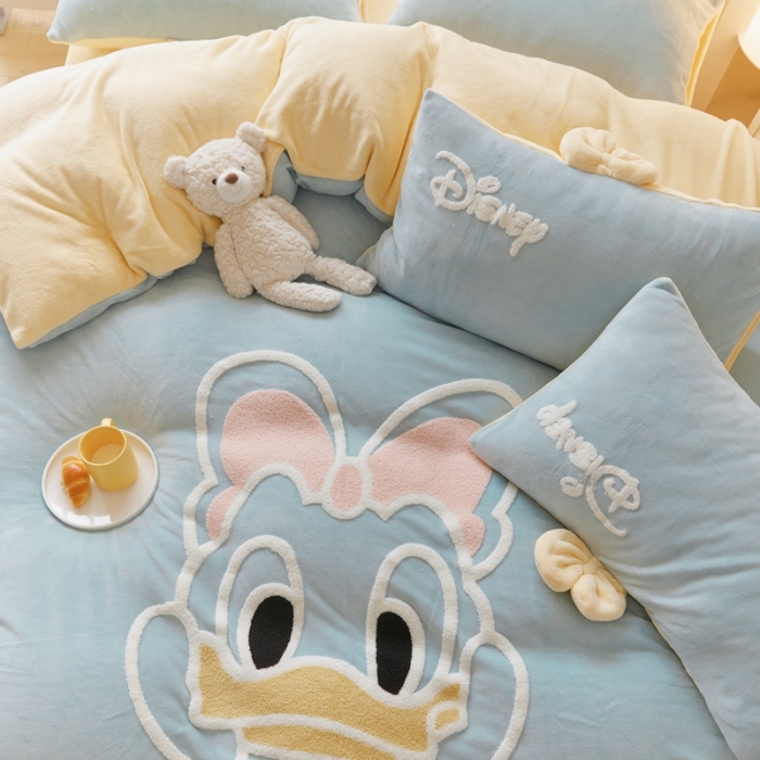 91家纺网 家纺一手货源 找家纺 朗莎家纺 2021新款毛巾绣牛奶绒四件套 黛西天蓝