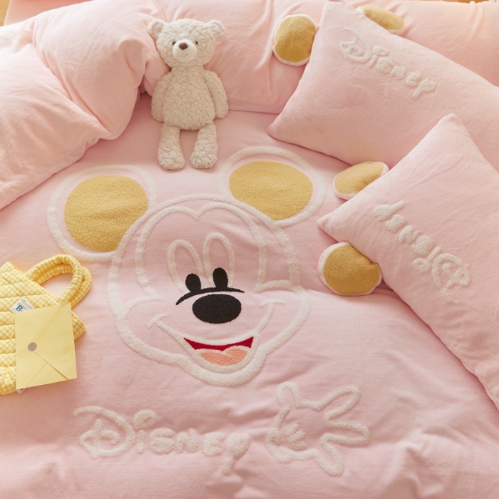 91家纺网 家纺一手货源 找家纺 朗莎家纺 2021新款毛巾绣牛奶绒四件套 米奇粉