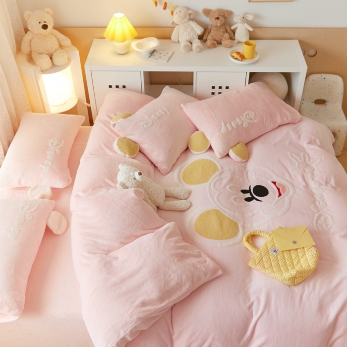 91家纺网 家纺一手货源 找家纺 朗莎家纺 2021新款毛巾绣牛奶绒四件套 米奇粉