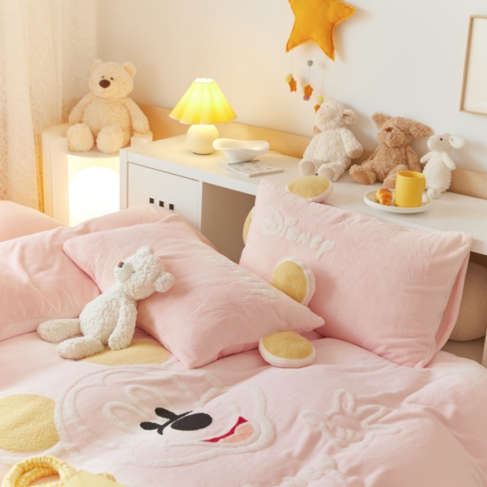 91家纺网 家纺一手货源 找家纺 朗莎家纺 2021新款毛巾绣牛奶绒四件套 米奇粉