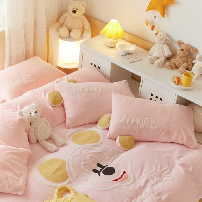 91家纺网 家纺一手货源 找家纺 朗莎家纺 2021新款毛巾绣牛奶绒四件套 米奇粉