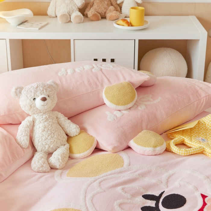 91家纺网 家纺一手货源 找家纺 朗莎家纺 2021新款毛巾绣牛奶绒四件套 米奇粉