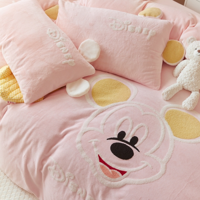 91家纺网 家纺一手货源 找家纺 朗莎家纺 2021新款毛巾绣牛奶绒四件套 米奇粉