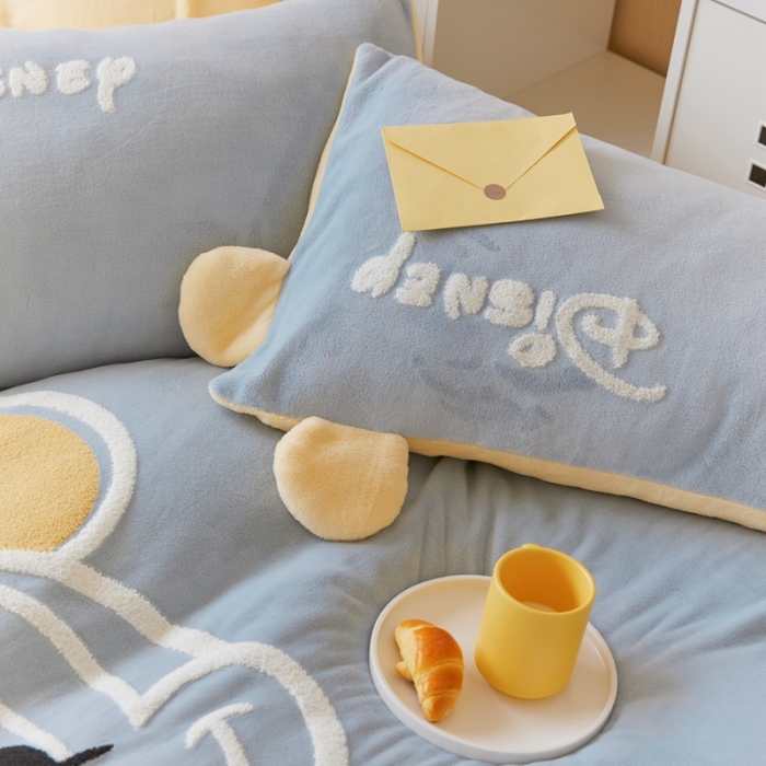 91家纺网 家纺一手货源 找家纺 朗莎家纺 2021新款毛巾绣牛奶绒四件套 米奇蓝