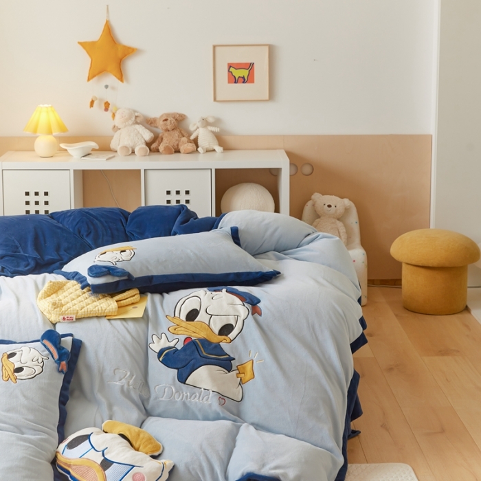 91家纺网 家纺一手货源 找家纺 朗莎家纺 2021新款贴布绣牛奶绒四件套 唐老鸭