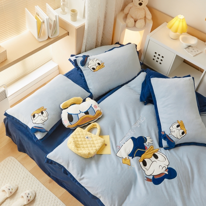 91家纺网 家纺一手货源 找家纺 朗莎家纺 2021新款贴布绣牛奶绒四件套 唐老鸭