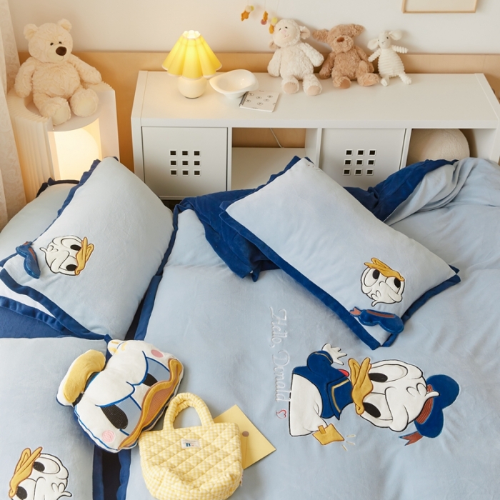 91家纺网 家纺一手货源 找家纺 朗莎家纺 2021新款贴布绣牛奶绒四件套 唐老鸭