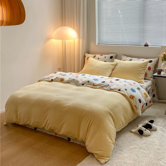 91家纺网 家纺一手货源 找家纺 棉眠 2021新款纯色拼卡通牛奶绒四件套 森林奇遇-黄