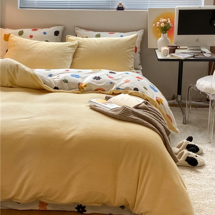 91家纺网 家纺一手货源 找家纺 棉眠 2021新款纯色拼卡通牛奶绒四件套 森林奇遇-黄