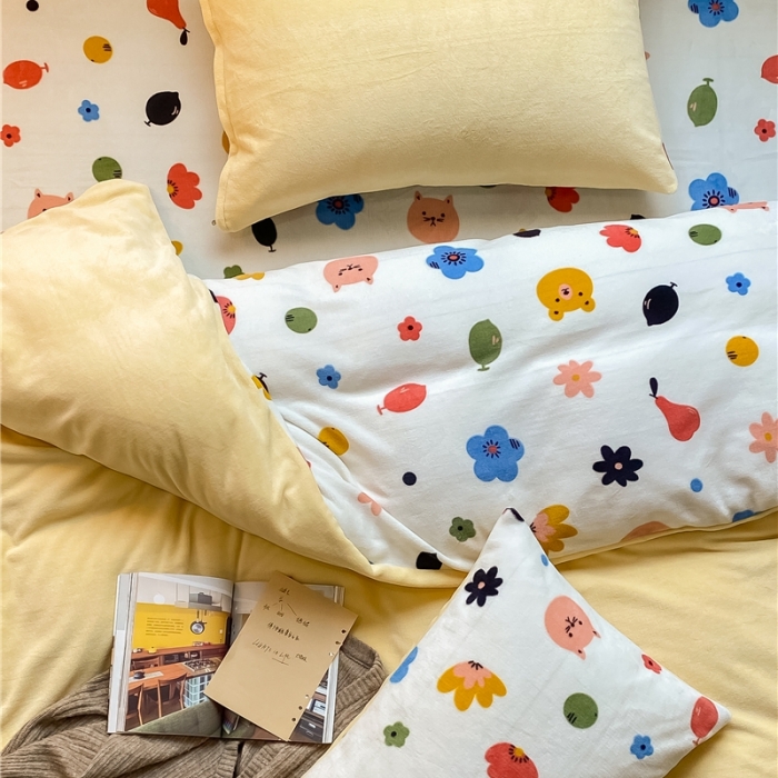91家纺网 家纺一手货源 找家纺 棉眠 2021新款纯色拼卡通牛奶绒四件套 森林奇遇-黄