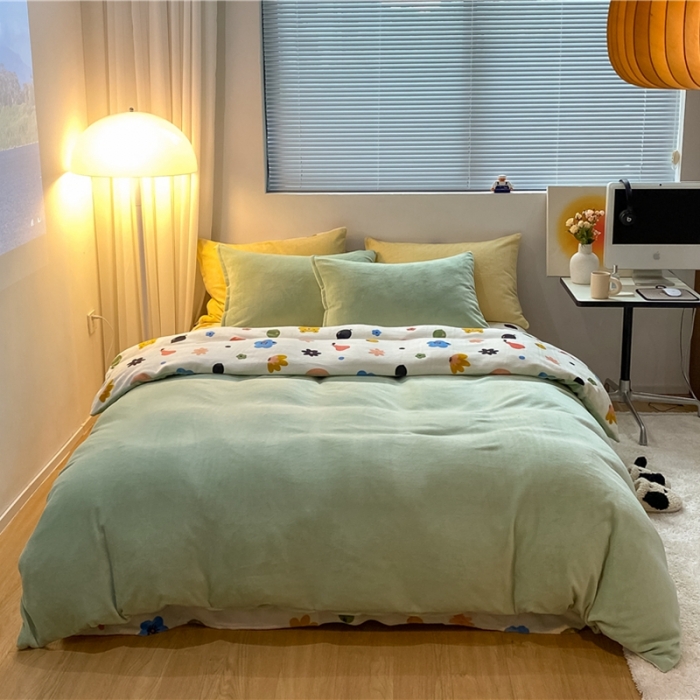 91家纺网 家纺一手货源 找家纺 棉眠 2021新款纯色拼卡通牛奶绒四件套 森林奇遇-绿