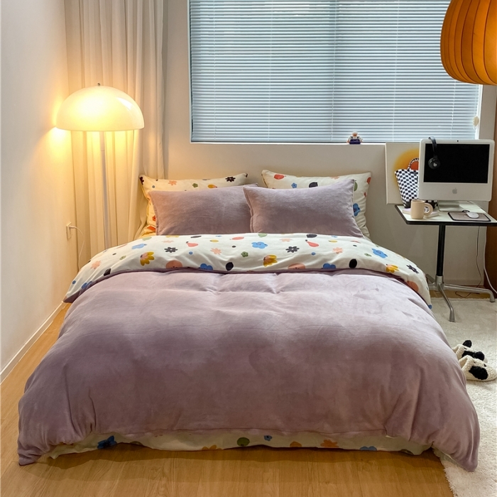 91家纺网 家纺一手货源 找家纺 棉眠 2021新款纯色拼卡通牛奶绒四件套 森林奇遇-紫
