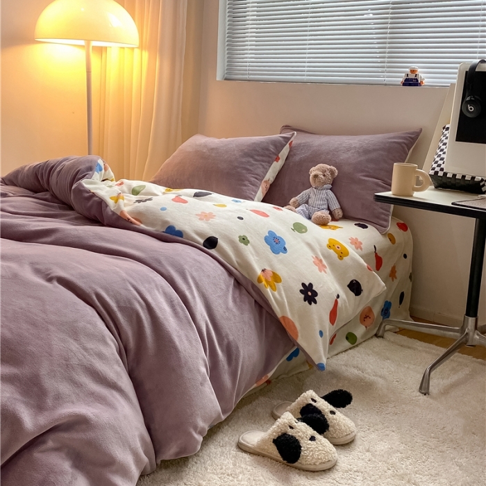 91家纺网 家纺一手货源 找家纺 棉眠 2021新款纯色拼卡通牛奶绒四件套 森林奇遇-紫