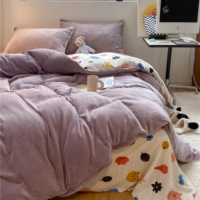 91家纺网 家纺一手货源 找家纺 棉眠 2021新款纯色拼卡通牛奶绒四件套 森林奇遇-紫