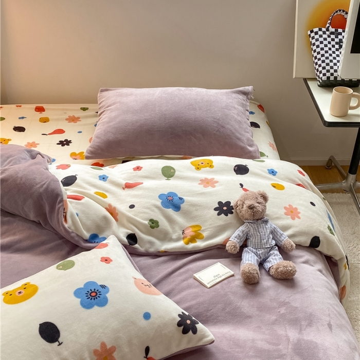 91家纺网 家纺一手货源 找家纺 棉眠 2021新款纯色拼卡通牛奶绒四件套 森林奇遇-紫