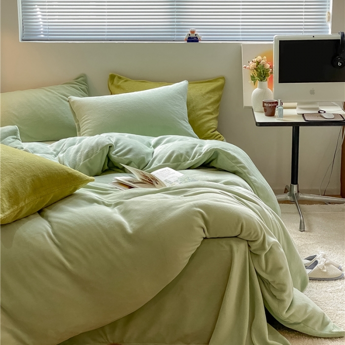 91家纺网 家纺一手货源 找家纺 棉眠 2021新款秋冬纯色牛奶绒四件套 豆绿+牛油果绿
