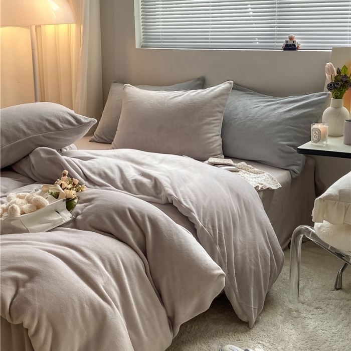 91家纺网 家纺一手货源 找家纺 棉眠 2021新款秋冬纯色牛奶绒四件套 星际灰+浅灰