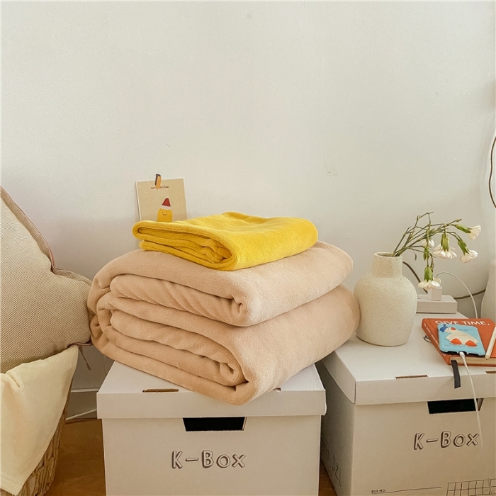 91家纺网 家纺一手货源 找家纺 棉眠 2021新款秋冬纯色牛奶绒四件套 杏仁+亮黄