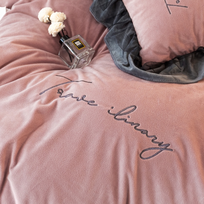 91家纺网 家纺一手货源 找家纺 蓝巢家纺 2021新款水晶绒蕾丝边四件套 绒-豆沙深灰