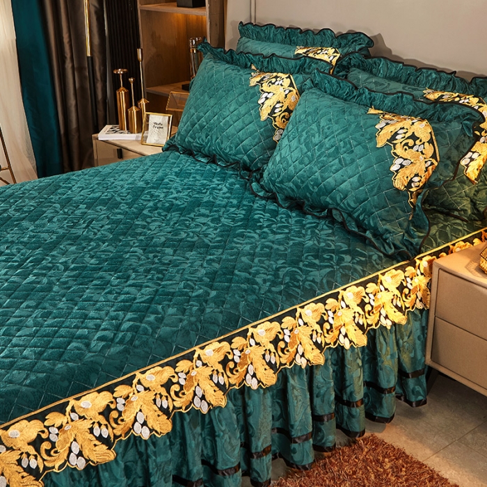 91家纺网 家纺一手货源 找家纺 网红馆2025新款天鹅绒夹棉单床裙 浅忆拾光-墨绿